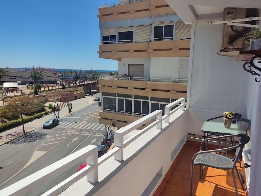 Acogedor Apartamento Frente Al Mar Elena Y Michele Almeria Exterior photo